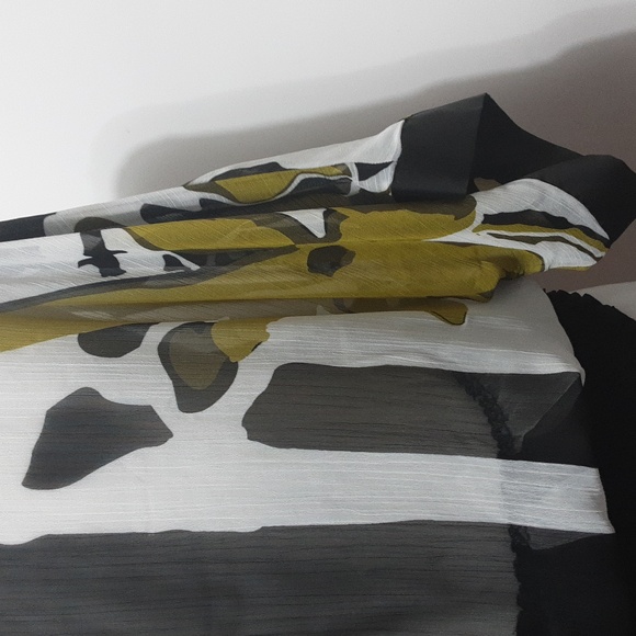 Frank Lyman Splash of Color Semi Sheer Smocked Waist Top/ Blouse - Picture 8 of 10